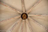 <center>Couvent des Minimes.</center>Sur la clé figure en relief l'image de la Vierge, revêtue de la bure aux couleurs de l'habit des Minimes.