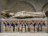 <center>Collégiale Saint-Félix.</center>Deuxième tombe de l'évêque et martyr saint Narcisse, patron de la ville, réalisée en albâtre par Jean de Tournai (1328).