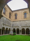 <center>Monastère Saint Pierre de Galligants et son Musée d’Archéologique de Catalogne</center>Le cloître.