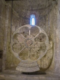 <center>Monastère Saint Pierre de Galligants et son Musée d’Archéologique de Catalogne</center>La rosace de la façade.