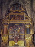 <center>La Cathédrale de Gérone.</center>Chapelle de Saint Martin et de Saint François. Retable du Crpus Christi : sculpteurs Joan Coll et Nicolau Mates ;  peintre Perris de la Rocha. 1562-1579. Urne du Jeudi Saint, Joseph Puig, 1806.