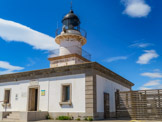 <center>Le cap de Creus.</center>Il possède un phare, érigé en 1853, sous le règne de Isabelle II, à son extrémité orientale, qui se trouve à plus de 87 m d'altitude, et dont la lumière peut être perçue jusqu'à 34 milles.