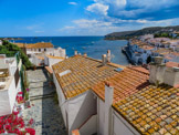 <center>Cadaqués.</center>Du parvis de l’église, on a une vue sublime sur une partie de la baie et du vieux village.