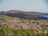 <center>Cadaqués.</center>Le Cap de Creus et son phare. C'est un promontoire abrupt et rocheux, de 672 m d'altitude, sur la Costa Brava, qui s'avance dans la Méditerranée formant une petite péninsule de caractère montagneux, taillée de ci de là par de nombreuses et petites calanques. Le cap de Creus a inspiré à Salvador Dalí l'un de ses tableaux majeurs : « Le Spectre du sex-appeal » (1934)