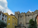 <center> Ille-sur-Têt.</center>Vue de la façade latérale de l'église de la place del Ram.