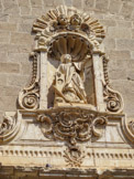 <center> Ille-sur-Têt.</center>L'église Saint-Étienne. Statue de Saint Etienne en marbre blanc.