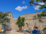 <center> Ille-sur-Têt.</center>L'Hospici d'Illa, ou ancien hospice Saint-Jacques, est un ancien hospice des XVIIe et XVIIIe siècles. Le dortoir des malades.