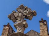 <center> Ille-sur-Têt.</center>La croix de cimetière. 16e siècle. Le Christ crucifié.