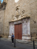 <center> Ille-sur-Têt.</center>L'église Saint-Étienne. Le portail de marbre de Caunes  du XVIIIe siècle.