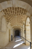 <center>Le château de Suze-la-Rousse.</center>Cour d’honneur. Construite à partir de 1544, la cour est bordée de trois galeries à arcades en plein cintre voûtées d'arêtes à l’est, au nord et à l’ouest.