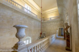 <center>Le château de Suze-la-Rousse.</center>Escalier d’honneur.