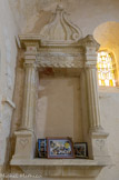 <center>Montségur sur Lauzon</center>Chapelle Saint-Félix. La niche de la nef du 17e siècle est décorée d'un arc en lancette orientalisant et d'une inscription rappelant une édification vouée à saint Jean. 
