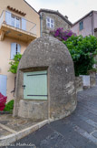 <center>Gassin.</center>Le puits Neuf est un puits couvert traditionnel de Provence du XVIIe siècle, creusé à environ, huit mètres de profondeur. Il fut  couvert d'un petit édifice en forme d'obus entre les deux guerres.