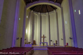 <center>Port Grimaud.</center>L'Église Saint-François-d'Assise. L'intérieur est constitué d'une nef de 29 mètres de long sur 13 mètres de haut ainsi que d'un transept de 11 mètres de large.