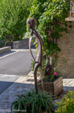 <center>Rimplas.</center>On rencontre dans tout le village des sculptures de Serge Doglio, ferronnier, dont l'atelier se trouve dans l’ancienne gare de téléphérique du Fort de Rimplas.