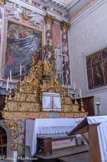 <center>Eglise Saint-Jacques-le-Majeur.</center>Le choeur : Retable avec sa toile, ses sculptures et son décor de gypseries : retable à colonnes corinthiennes. Maître-autel, ses gradins, son tabernacle et son exposition : bois sculpté polychrome et doré, milieu 18e siècle.