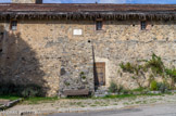 <center>Église de l’Invention de la Sainte-Croix</center>Porte murée, ancienne sortie du circuit de pèlerinage.