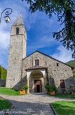 <center>Église de l’Invention de la Sainte-Croix</center>Le porche à l'entrée de l'église.