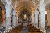 <center>Église de l’Invention de la Sainte-Croix</center>Les nefs sont séparées par deux files de six piliers reliés longitudinalement par des arcs en plein cintre. L’église a reçu un décor baroque au début du XVIIIe siècle mais son passé a été révélé par les fouilles archéologiques conduites de 1978 à 1988 par l’association Saint-Jean-le-Vieux sous la direction de G. Trubert. Elles ont été suivies d’un chantier de réhabilitation sous l’autorité de J.-C. Yvan Yarmola, architecte en chef des Monuments historiques. Les fouilles ont permis de retrouver le sol d’origine car, en 1738, l’église avait été comblée jusqu’en haut des cryptes.
À la même époque, des voûtes avaient été établies sur les trois nefs et le clocher restauré. Lustre en cristal de Baccara XIXe.