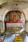 <center>Église de l’Invention de la Sainte-Croix</center>Crypte centrale. Autel de la Sainte Croix. (XVe). Fresques de la Passion : échelle, lance, bâtons, vase de nard (?) couronne d'Epines (non datées)