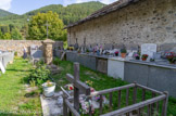 <center>Église de l’Invention de la Sainte-Croix</center>Le cimetière.