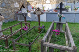 <center>Église de l’Invention de la Sainte-Croix</center>Le cimetière.