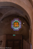 <center>Eglise Saint-Pierre</center>Le bas-côté droit. Vitrail du Sacré-Coeur de Jésus.