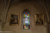 <center>Eglise Saint-Pierre</center>Le bas-côté droit. Chapelle « des seigneurs » (XVe siècle). Chemin de croix et vitrail de  saint Louis de Gonzague (1568-1591), novice jésuite mort au service des pestiférés et patron de la jeunesse, figure familière de l’Eglise du XIXème siècle.