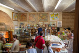 <center>Château de Peyrolles-en-Provence</center>Sous la terrasse, le petit musée de l'Instruction Publique.