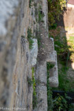 <center>Château de Peyrolles-en-Provence</center>Le ruisseau se déversait par ce masque dans les jardins.