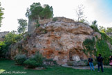 <center>Chapelle du Saint-Sépulcre.</center>Située sur un promontoire, la chapelle occupe l'emplacement du premier «castrum», c'est-à-dire de la première forteresse en bois datant du IXe ou Xe siècle. Ce rocher est le premier site d'habitation du village car à l’époque, l'eau de la Durance coulait à ses pieds.