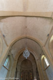 <center><center>Vaison-la-Romaine : la chapelle Saint-Quenin</center></center>La nef unique à trois travées est voûtée en berceau brisé.