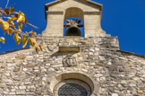 <center><center>Vaison-la-Romaine : la chapelle Saint-Quenin</center></center>La nef et la façade ont été reconstruites au XVIIe siècle par la confrérie de Saint-Quenin sous l’impulsion de l’évêque Joseph-Marie de Suarès. Ses armoiries sont visibles à l’extérieur sous le clocheton.
