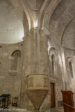 <center>Saint-Martin-de-Londres.</center>La chaire, en pierre, se situe à gauche du chœur.