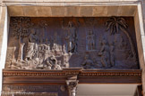 <center>Les Arcs sur Argens : L’église Saint Jean Baptiste.</center>L’imposte de la porte comporte une sculpture représentant saint Jean-Baptiste prêchant dans le désert.