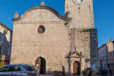 <center>Trans-en-Provence : église Saint-Victor.</center>Dans le fronton, une pierre blanchâtre sur laquelle était sculpté le monogramme du Christ entouré de rayons lancéolés et surmonté de la croix.