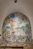 <center>La chapelle Sainte Roseline.</center>Mosaïque réalisée par Marc Chagall (1887-1985), à l’âge de 88 ans, en 1975. Elle représente Le repas des Anges, l'un des miracles attribués à sainte Roseline.
Les mosaïstes italiens Heidi et Lino Meleno travaillèrent suivant les directives du maître, à Vence.
Le Repas des anges est un épisode du noviciat de sainte Roseline à Saint-André de Ramières (Mont-Ventoux). Alors qu’un soir, elle était chargée de préparer le repas de la communauté, elle se mit en prière et tomba en extase. Elle sentit le Seigneur près d’elle et s’entretint avec lui 