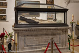 <center>La chapelle Sainte Roseline.</center>La chapelle contient la momie de la Sainte dans une châsse en cristal qui fait l’objet d’une grande ferveur religieuse.