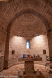 <center>Roquebrune-sur-Argens. </center>Chapelle Saint-Pierre-in-Vallis. Elle conserve une abside carolingienne mais fut reconstruite en roman au XIe siècle après les invasions sarrasines. Cette abside est semi-circulaire, voûtée en cul-de-four.