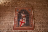 <center>Roquebrune-sur-Argens. </center>Chapelle Saint-Pierre-in-Vallis. Le manteau des Templiers est inspiré de celui des moines cisterciens. La couleur blanche, symbole de pureté, d'innocence, était le privilège des chevaliers issus de la noblesse. Le rouge de la croix se réfère au sang versé par le Christ.