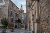 <center>Roquebrune-sur-Argens. </center>Autour de l’église s’étendait le quartier des Salles réservé au seigneur, aux prêtres, aux notables et à leurs serviteurs.