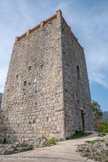 <center>Le Revest-les-Eaux.</center>La tour-donjon du Revest. Les archères permettaient de battre la base extérieure de la tour.
