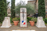 <center>Le Revest-les-Eaux.</center>Monument pour la Libération du Revest le 20 août 1944, avec les bustes de Jean Moulin et du général De Gaulle.