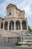 <center>Eglise abbatiale de St Pons</center>L'escalier en fer à cheval est composé d’une calade.