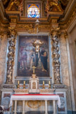 <center>La cathédrale Sainte-Réparate. </center>Chapelle Sainte-Rose de Lima.
Elle a d'abord appartenu aux frères Dettati-Doria, nés à Lima, dont le nom figure au pied des deux colonnes entourant l'autel, avec ceux de leurs descendants et qui la dédièrent à sainte Rose de Lima (1586-1617) canonisée en 1671, à laquelle ils étaient apparentés.
Dans la chapelle, aménagée entre 1685 et 1696, ils firent peindre à la voûte «la gloire de sainte Rose» et, en 1680, les deux tableaux latéraux en l'honneur de la sainte : à gauche, «  Apparition de la Vierge à sainte Rose», attribué à Bernardin Baldoïno ; en face «Sainte Rose guérit un enfant malade ». En 1786, après interdiction des sépultures dans les églises, le descendant des Dettati vendit la chapelle à la Corporation des ferronniers ou Confrérie Saint-Eloi qui groupait les forgerons, armuriers, chaudronniers et autres artisans des métaux.