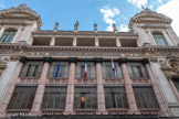 <center>Le Cours Saleya.</center>L’opéra de Nice. La façade Nord, avec sa colonnade, est composée de cinq travées surmontées de deux pavillons.