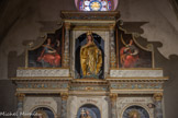 <center>L'abbaye Sainte-Marie-d'Arles-sur-Tech </center>Au couronnement du retable, une Vierge est de facture récente. Elle tient une ancre, symbole de l'Espérance.Aux ailerons du retable, deux toiles peintes figurent à droite sainte Quitterie et à gauche sainte Afra. Ce sont deux martyres du IVe siècle, originaires de Galice pour la première et de Gérone pour la seconde.