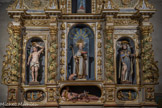 <center>L'abbaye Sainte-Marie-d'Arles-sur-Tech </center>Saint Antoine, ermite, avec le cochon, entouré des saints guérisseurs, saint Sébastien et saint Roch. La prédelle à niches oblongues est intéressante, notamment pour celle du centre qui abrite une statue de sainte Madeleine couchée.