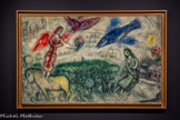 <center>Musée d'Art Moderne de Céret</center>Marc Chagall (1887-1985).
 Les gens du voyage 1968.
Huile sur toile de lin. Séjours à Céret en 1928 et 1929
Chagall peint à Céret de grandes toiles et une série d'illustrations des Fables de La Fontaine, commande du marchand et éditeur Ambroise Vollard.
Les gens du voyage, œuvre plus tardive, illustre sa prédilection pour le thème du cirque. Souvenir des fêtes de son enfance animées par les musiciens ambulants, il allie musique, couleur, hommes et animaux, synthétisant ainsi son univers pictural.