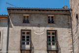 <center>Villefranche-de-Conflent</center>Cadran solaire avec l'inscription Com mes sol fa mes be escric : Plus il y a de soleil, mieux j'écris.